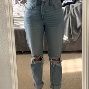 American Eagle Mom Jeans- light wash 6L